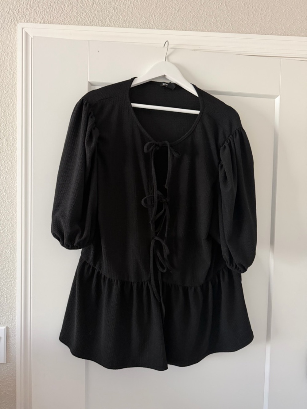Boohoo Black Tie-Front Puff Sleeve Women’s Top